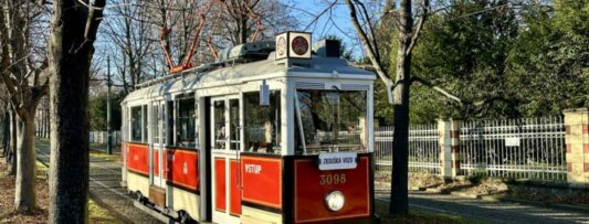 Echoes of Milan: Mevro tram veteran back in service on Prague’s historic 42 route